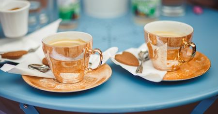 To najgorsze dodatki do kawy. Powinny być zakazane, ale Polacy używają ich na potęgę