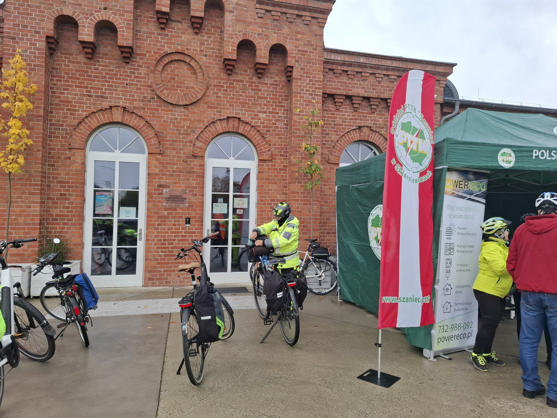 Rowerowy rajd Pieczonego Ziemniaka wystartował spod muzeum