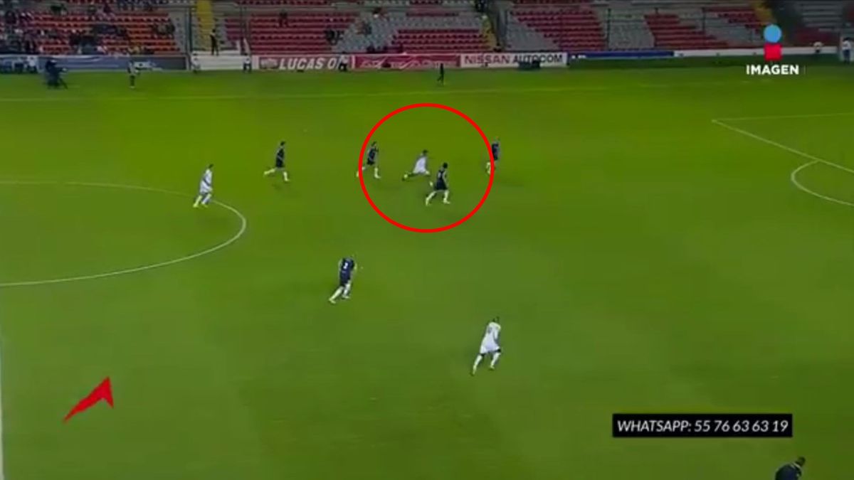 YouTube / twitter.com/adrenalina / Ronaldinho strzela bramkę w charytatywnym meczu