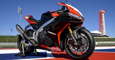 Aprilia przygotowała wersje specjalne swoich topowych modeli. SE-09 SBK nawiązuje do wyczynowych maszyn