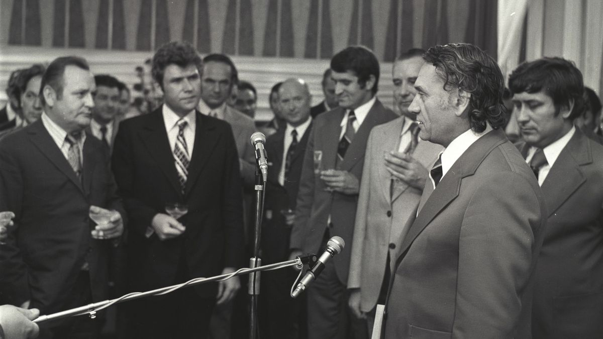 Newspix / Mieczysław Świderski / Agencja Przegląd Sportowy / Reprezentacja Polski po wywalczeniu 3. miejsca na MŚ 1974, Kazimierz Górski