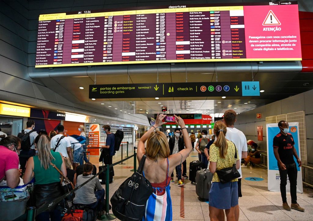 Portugalia. Chaos i olbrzymie opóźnienia na lotniskach
