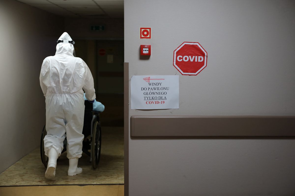 Koronawirus w Polsce. Ekspert mówi o mutacjach
