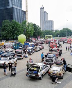 Katowice. Złombol wystartował. Setki starych samochodów ruszyły do Turcji