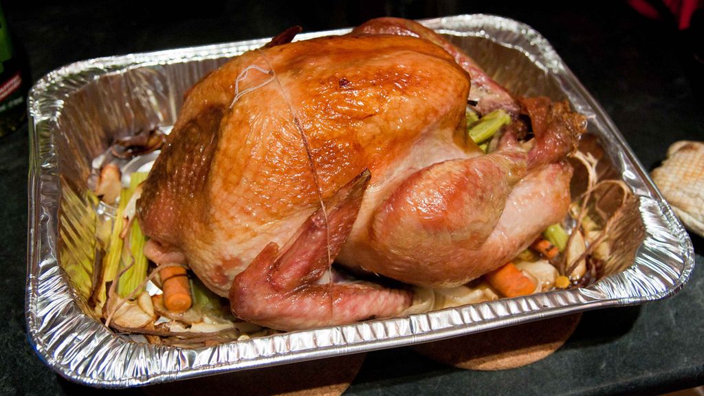 Pieczony korpus z indyka ze skórą w roztworze