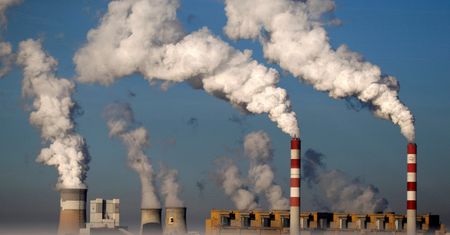 Polityka klimatyczna uderzy w polskie banki i energetykę. Węgiel jako inwestycja wysokiego ryzyka