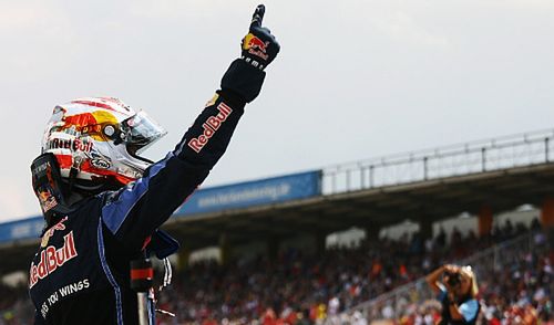 Sebastian Vettel mógł unieść do góry swój słynny palec po raz ósmy z rzędu