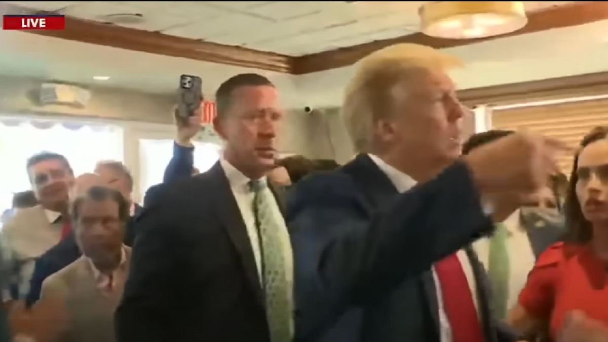 Gest Trumpa zarejestrowały kamery amerykańskich stacji telewizyjnych