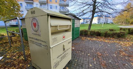 Słupsk: Mieszkańcy składają petycję. Proszą o kontenery na odzież
