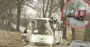Słupsk: Autobus pracowniczy uderzył w drzewo. Kierowca ewakuowany