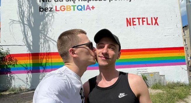 Netflix wspiera osoby LGBT muralem z "Sex Education"