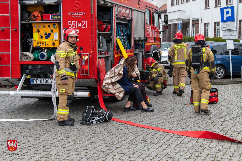 Ewakuacja w Starostwie Powiatowym w Pile