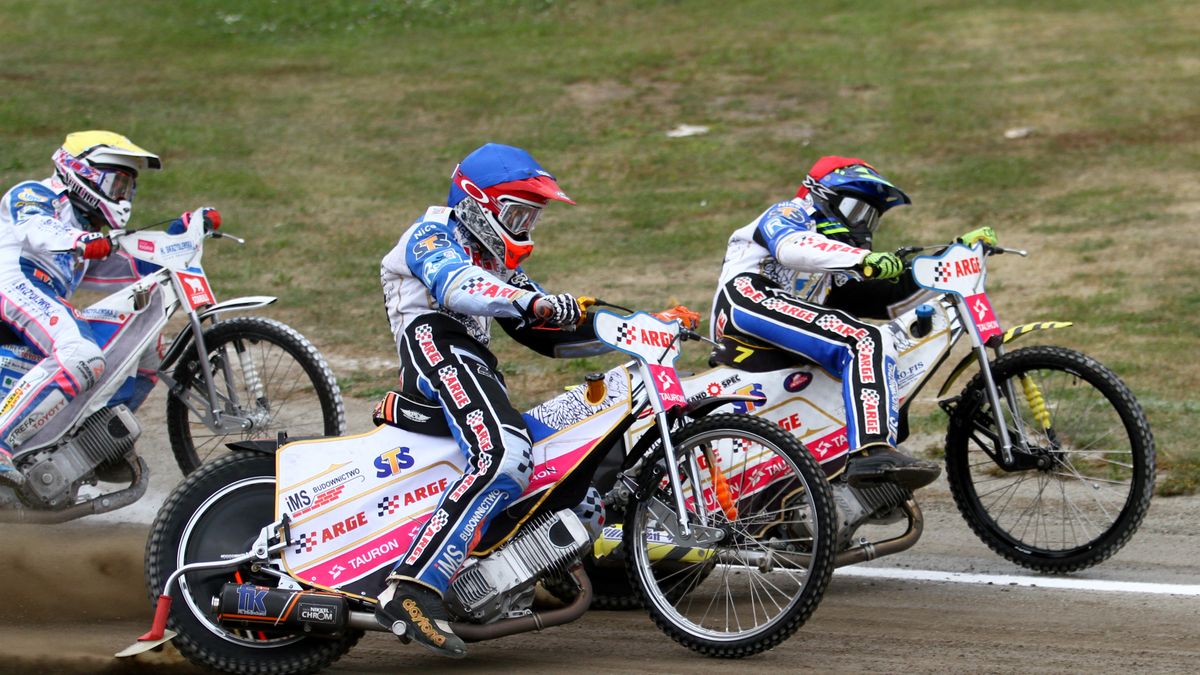 Zdjęcie okładkowe artykułu: WP SportoweFakty / Krzysztof Porębski / Od lewej: Aleksandr Łoktajew, Claus Vissing, Ernest Koza. Mecz Wanda - Orzeł.
