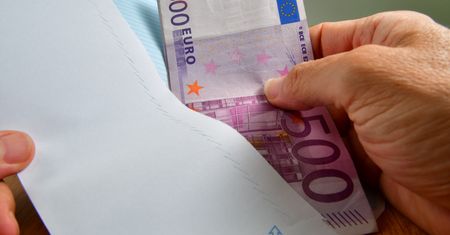 Tyle Niemcy wkładają do koperty na wesele. Dajecie więcej?