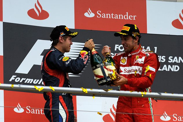 Alonso i Vettel na podium w sezonie 2012 (po wyścigu Vettelowi doliczona 20 sekund kary)
