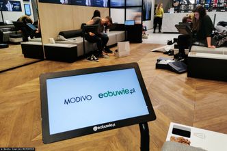 Czerwony wtorek na GPW. Akcje Modivo tracą ponad 5 proc., banki ciągną indeks w dół