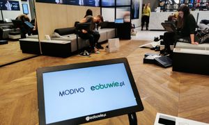 Czerwony wtorek na GPW. Akcje Modivo tracą ponad 5 proc., banki ciągną indeks w dół