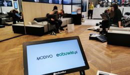 Czerwony wtorek na GPW. Akcje Modivo tracą ponad 5 proc., banki ciągną indeks w dół