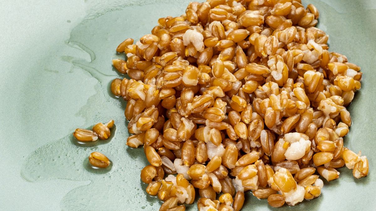 Sprawdzi się do gulaszu, sałatki lub na śniadanie z owocami