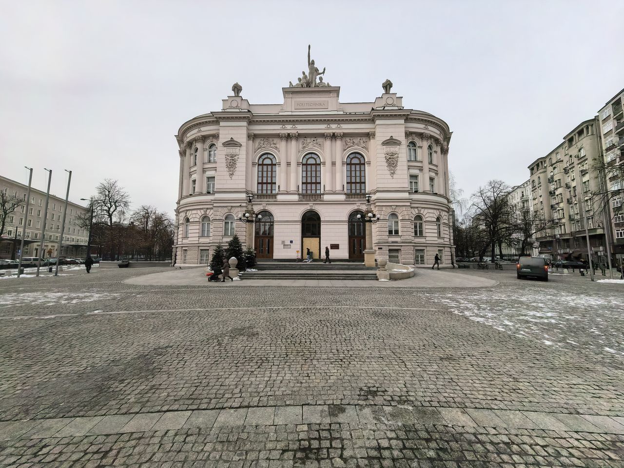 Różne ogniskowe, predefiniowane w menu aplikacji aparat.