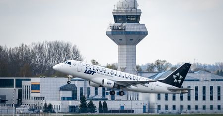 Odwoływane rejsy. LOT: w pierwszych dniach maja konsekwencje dotkną 50 tys. naszych pasażerów