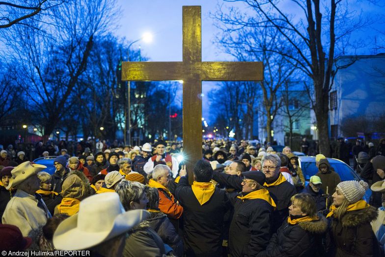 Katolicy, protestanci czy ateiści? Zobacz, kto jest gospodarczym liderem po czasach komuny