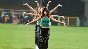 Cheerleaders Bełchatów roztańczone w deszczu podczas meczu Totolotek Pucharu Polski (galeria)