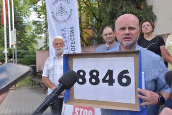 Głogów. Zebrali podpisy pod referendum w sprawie nielegalnych migrantów. Teraz czekają na decyzję starosty i rady powiatu