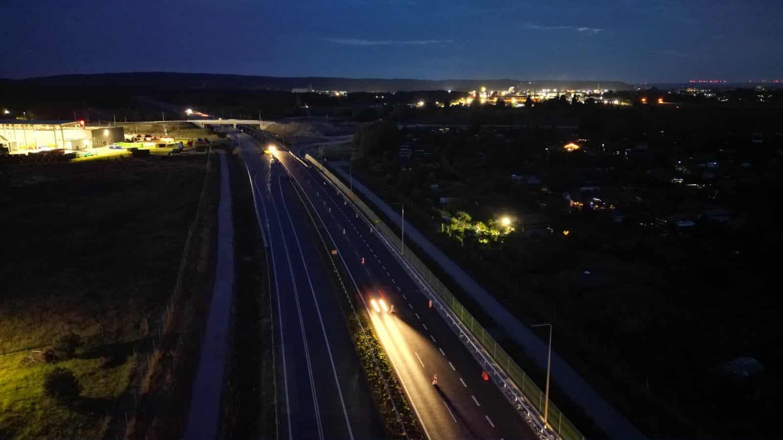 Kierowcy narzekają na brak świetlnego oznaczenia wjazdu na tymczasową drogę na budowie S-6