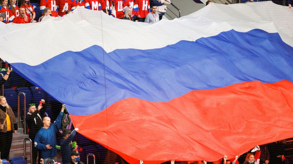 flaga rosyjska na meczu