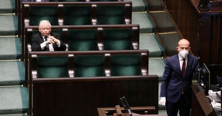 Koziński: "Platforma miała ścigać PiS. Znalazła się w kleszczach między Lewicą i Hołownią" [OPINIA]
