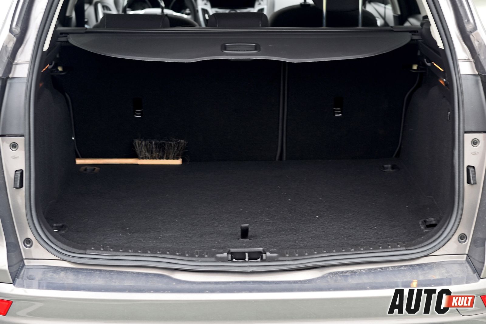 Volkswagen Golf Variant VII 2,0 TDI Highline vs. Ford Focus Kombi 1,6 EcoBoost Titanium - test  [galeria] 10