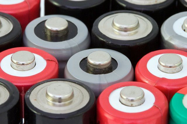 Zużyte baterie powodują setki pożarów. Eksperci ostrzegają