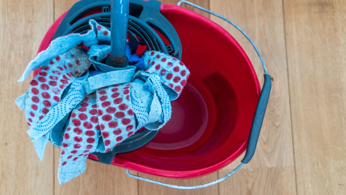 Mycie podłogi z tym trikiem to sama przyjemność.