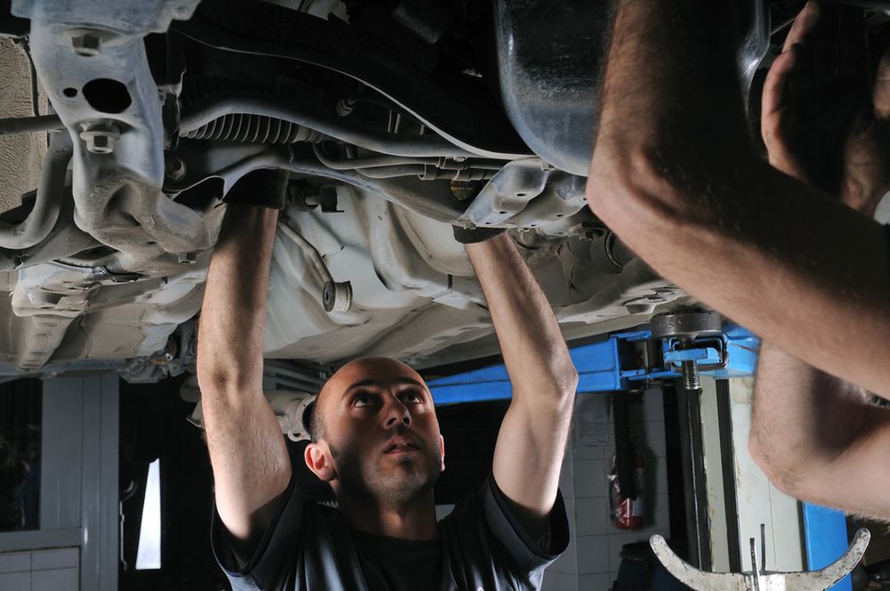 Jeżeli olej można spuścić, to świetnie. Gorzej, gdy jego wymiana zajmuje dużo czasu. Wtedy mechanicy nie chcą tego robić.