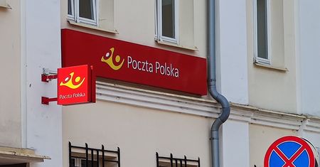 Twoja paczka nie "czeka na dostawę". Uwaga na płatność z "Pocztą Polską" w tle