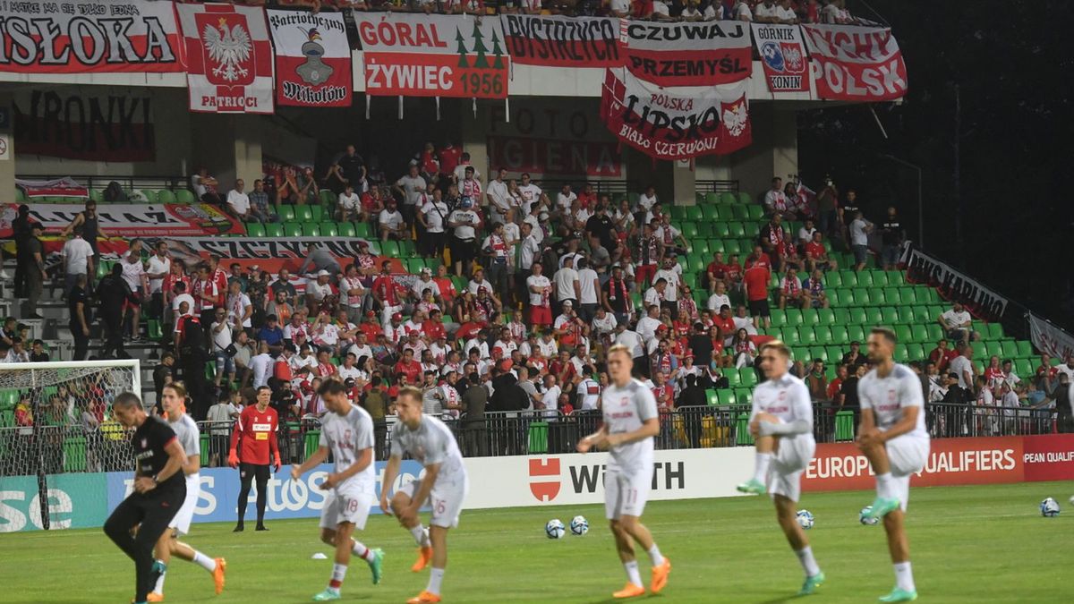 sektor z polskimi kibicami na stadionie w Kiszyniowie