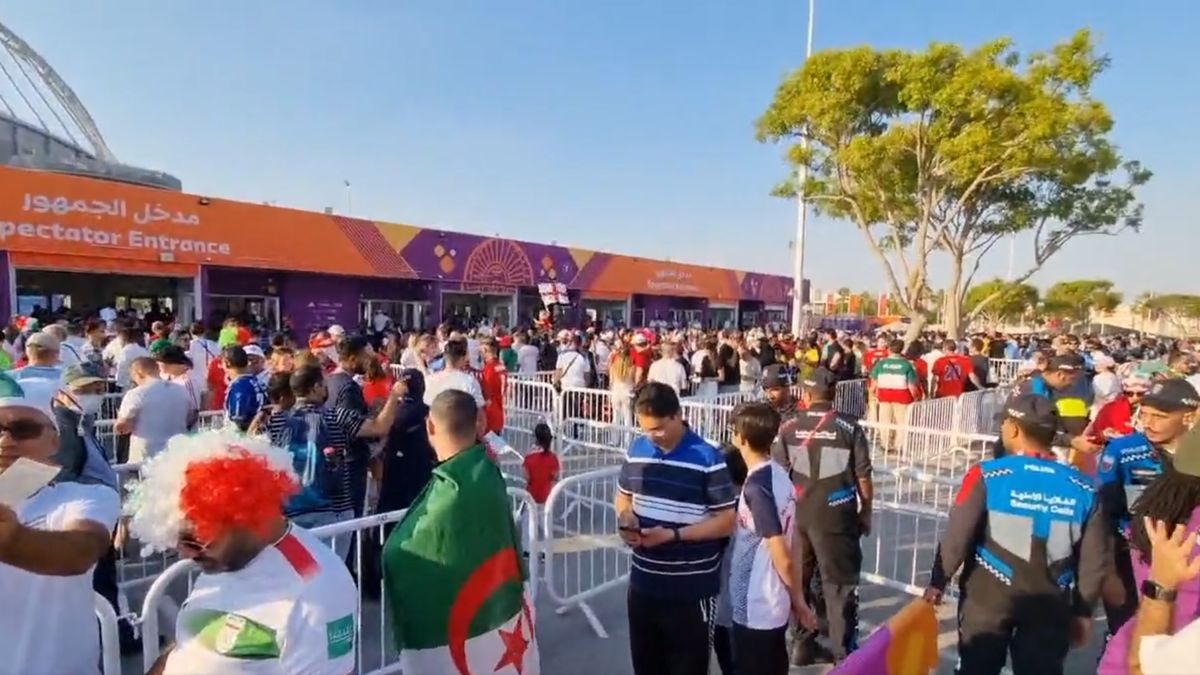 kolejki przed meczem Anglia - Iran