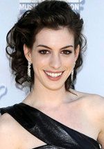 Anne Hathaway już nie mieszka sama