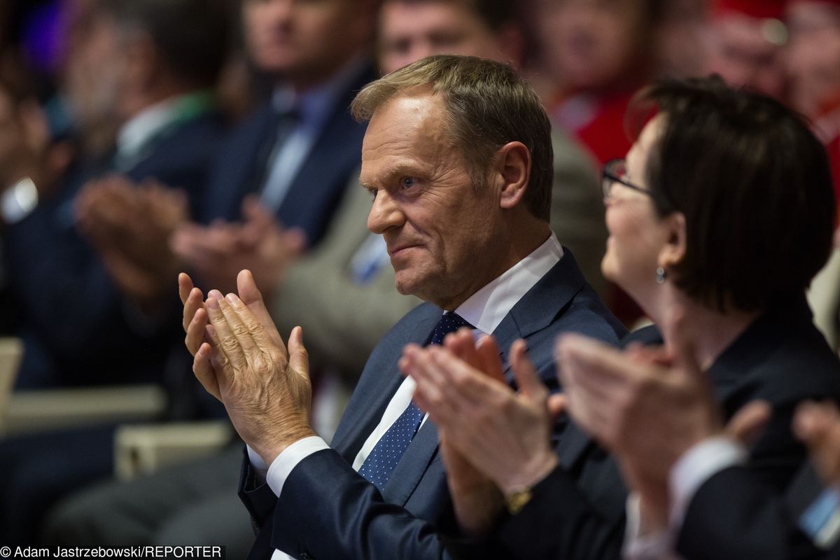 Donald Tusk "Człowiekiem Roku". Opozycja liczy na szefa RE, były premier mobilizuje wyborców
