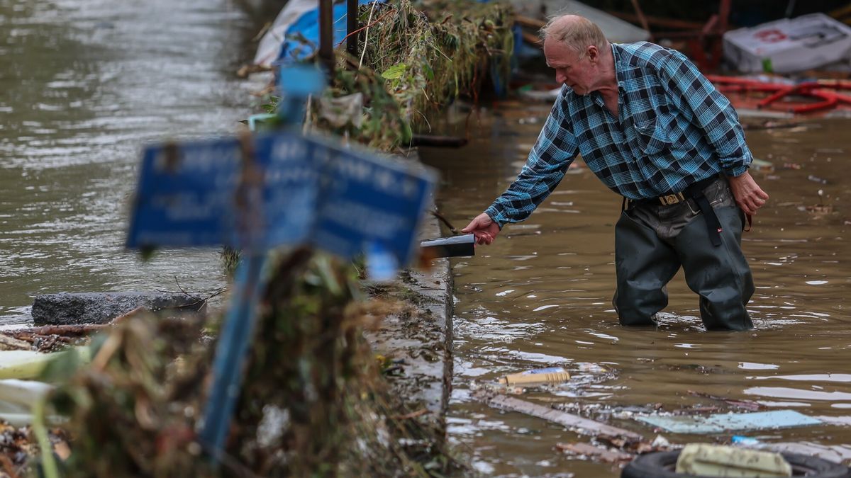 Miasta po przej?ciu fali powodziowej
15.09.2024 WROCLAW / KOTLINA KLODZKA /  DOLNY SLASK
N/Z LADEK ZDROJ PO PRZEJSCIU FALI Z PEKNIETEJ ZAPORY W STRONIU SLASKIM
WIELODNIOWE OPADY W REGIONIE DOPROWADZILY DO POWODZI W KOTLINIE KLODZKIEJ
POWODZ OPADY NIZ GENUENISKI OPADY STRAZ POZARNA WORKI RZEKA POLICJA STAN ALARMOWY RWACE RZEKI SLUZBY

GAZETA WROCLAWSKA
PAWEL RELIKOWSKI / POLSKA PRESS
PAWEL RELIKOWSKI / POLSKA PRESS