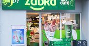 Jaką kawę na wynos sprzedaje Żabka? Sieć odsłania karty