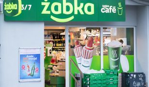 Jaką kawę na wynos sprzedaje Żabka? Sieć odsłania karty
