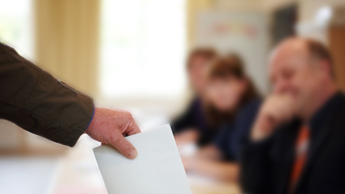 Stimmzettel in Wahlurne
Christian Schwier
Wahlen, Wahlurne, Landtagswahl, Urne, Stimmzettel, Regierung, Politik, Volksabstimmung, Waehlen, wahl, Wahllokal, Wahlzettel, Stimmlokal, Geheimhaltung, Abstimmen, Abstimmung, Bundestagswahl, Demokratie, Europawahl, Hand, Kommunal, Kommunalwahlen, Landtagswahlen, Neuwahlen, Parlament, Stimmabgabe, Stimmrecht, Waehlerstimme, Wahlberechtigung, Wahlergebnis, Wahlkreis, Landtag, Election, wahlen, wahlurne, landtagswahl, urne, stimmzettel, regierung, politik, volksabstimmung, waehlen, wahl, wahllokal, wahlzettel, stimmlokal, geheimhaltung, abstimmen, abstimmung, bundestagswahl, demokratie, europawahl, hand, kommunal, kommunalwahlen, landtagswahlen, neuwahlen, parlament, stimmabgabe, stimmrecht, waehlerstimme, wahlberechtigung, wahlergebnis, wahlkreis, landtag, election