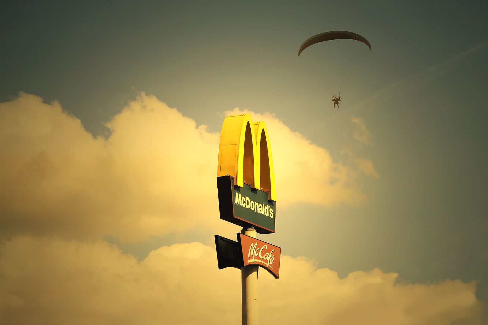 Koronawirus w Polsce. Kraków. Sanepid szuka klientów restauracji McDonald's