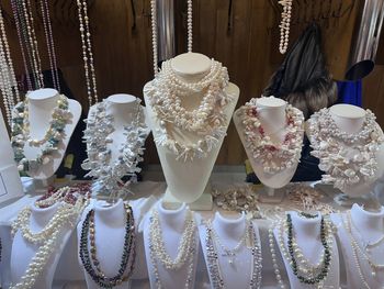 Kielce: Królewska biżuteria, kamienie mocy i skalne obrazy. Co było można zakupić w niedzielę podczas Giełdy Minerałów i Skamieniałości w Kielcach?