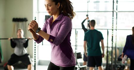 Samsung Gear Fit 2 i Gear IconX na zdjęciach. Samsung szykuje nową opaskę fitness i nietypowe słuchawki