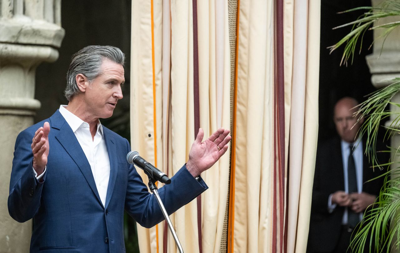 Trump threatens Newsom with violence; Newsom warns of "authoritarianism"
