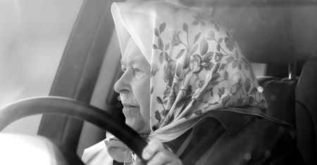 Elżbieta II nie żyje. Samochody, którymi jeździła, choć nie miała prawa jazdy
