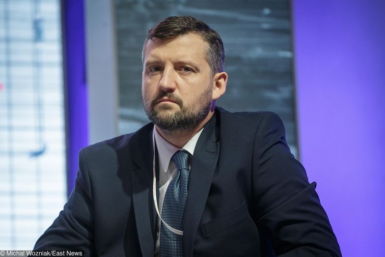 Warszawski radny Filip Frąckowiak jest wicedyrektorem w TVP Polonia. W 2 lata zarobił 425 tys. zł.